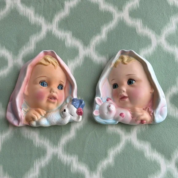 1965 Vintage Ucagco Japan ceramic hand painted Baby Wall Plaques - Pink and Blue - Picture 1 of 9